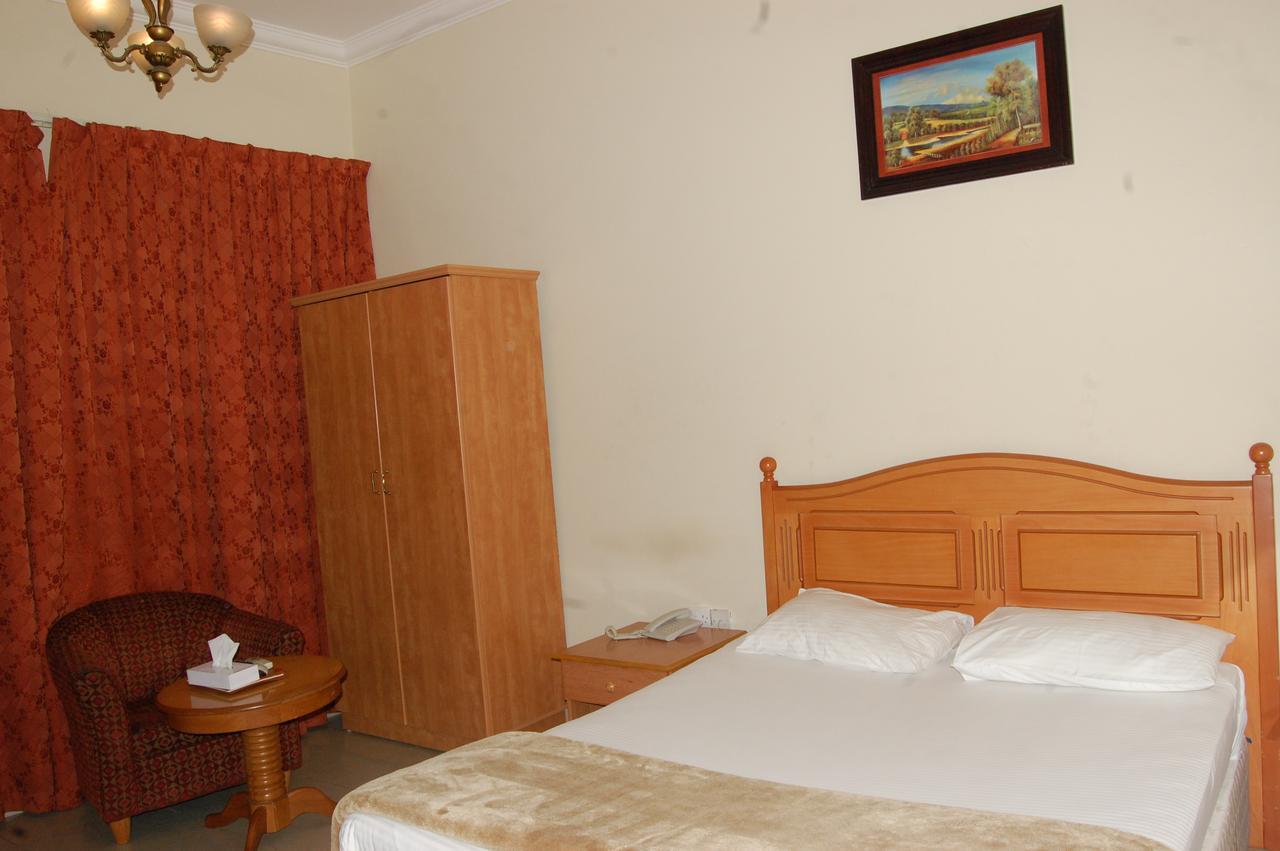Al Amwaj Hotel Szardża Zewnętrze zdjęcie